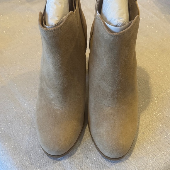 Michael Kors Shoes - Michael Kors Women's Tan Suede Ankle Boots size 6M